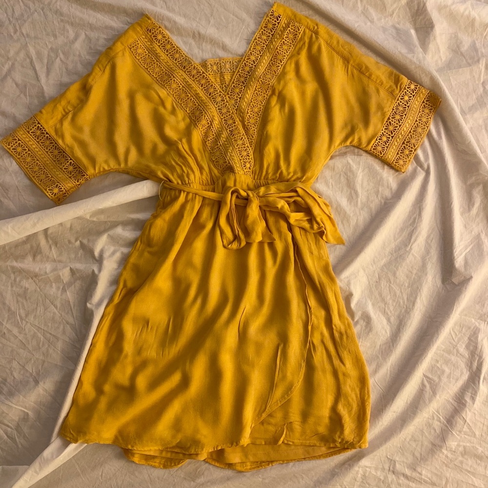 Altar’d State yellow lined dress w/ sleeve details